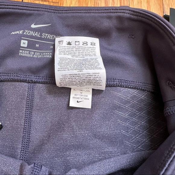 NWT Nike Zonal Strength Cropped Leggings - Picture 7 of 10